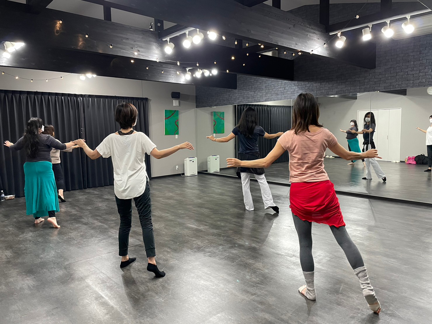 大人のダンスレッスン風景